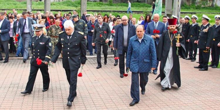 В Николаеве портовики почтили память воинов, погибших в Великой Отечественной войне