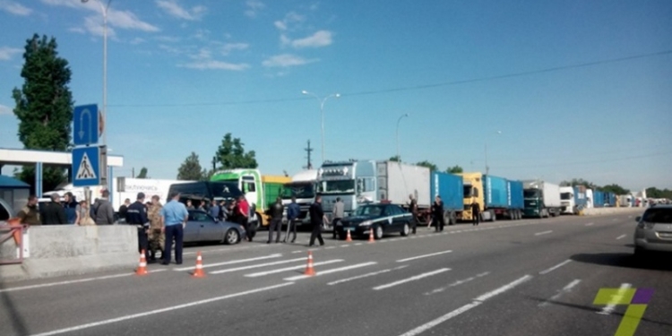 Завтра будет введен усиленный транспортный контроль в Николаевской и Херсонской областях – министр инфраструктуры