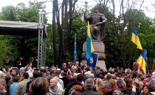 Порошенко открыл в Полтаве памятник Мазепе