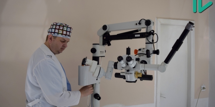 Николаевская 4-я горбольница получила еще один операционный микроскоп и 12 функциональных кроватей