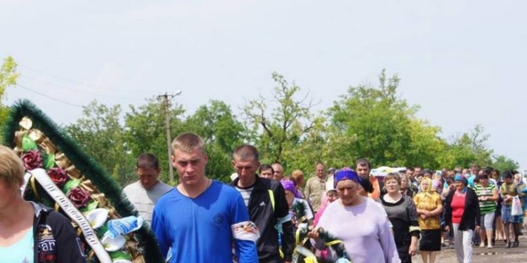 В Николаевской области провели в последний путь погибшего в зоне АТО жителя Снигирёвщины