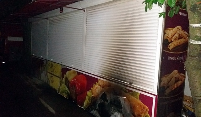 В Николаеве на ул.Строителей горел торговый вагончик