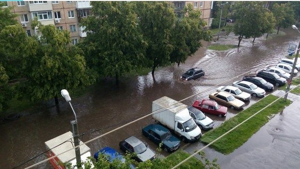 Дождь, град, сильный ветер. Харьков пострадал от стихии