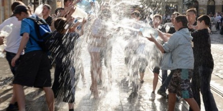 Завтра во Львове устроят Поливальный понедельник