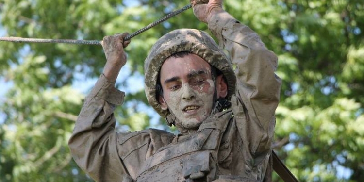 Николаевские морпехи отметили день рождения Константина Ольшанского прохождением полосы препятствий