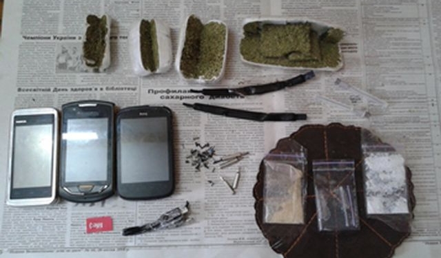 Ведро с двойным дном: в Вознесенскую колонию пытались передать наркотики и мобилки