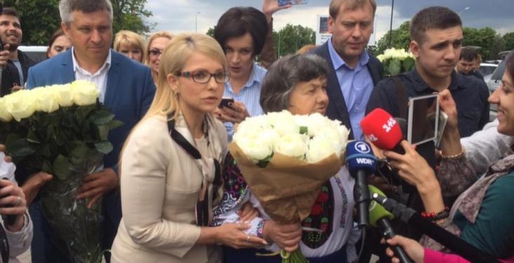 Встреча Тимошенко и Савченко. Надежда от Юли цветы не взяла