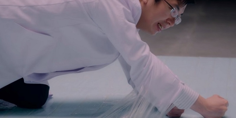 Ужас. Японские ученые испытали на людях ловушки для тараканов. Не для слабонервных