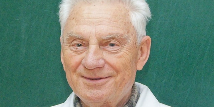 История одного николаевского хирурга: Олегу Новицкому, который в 2014 году обучил 300 волонтеров, завтра – 80 лет