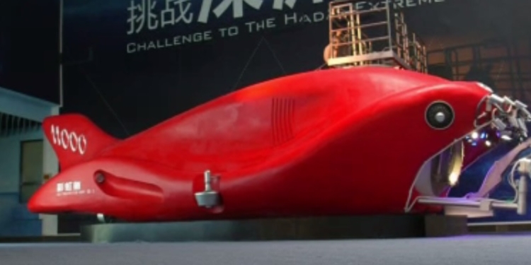 Китай строит субмарину для погружения в Марианскую впадину