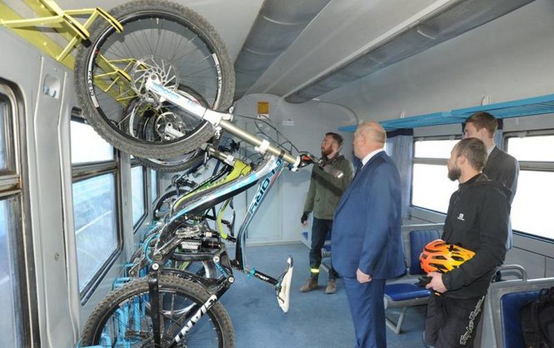 Во Львове запустили первый в стране вагон-велосипедовоз 1