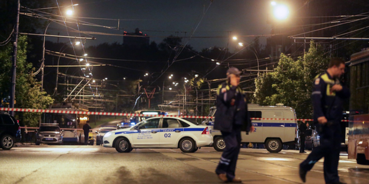 Полиция освободила всех заложников из захваченного банка в Москве, а захватчик был застрелен