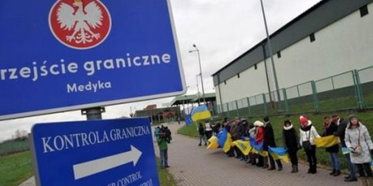 В Польше не исключили потока мигрантов-украинцев в случае обострения ситуации в зоне АТО