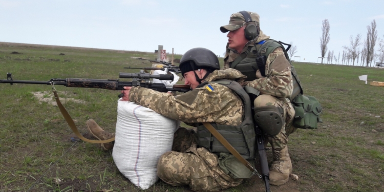 В Николаеве будущие военные моряки-контрактники прошли “обкатку” танками