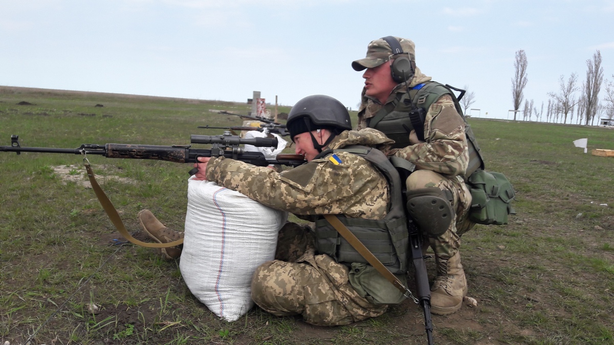 В Николаеве будущие военные моряки-контрактники прошли “обкатку” танками