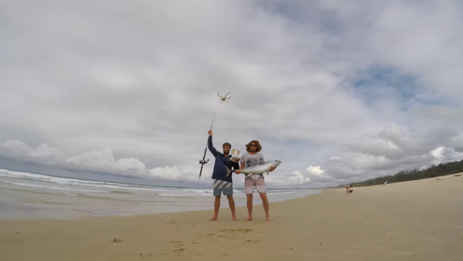 Австралиец приспособил квадрокоптер для рыбалки