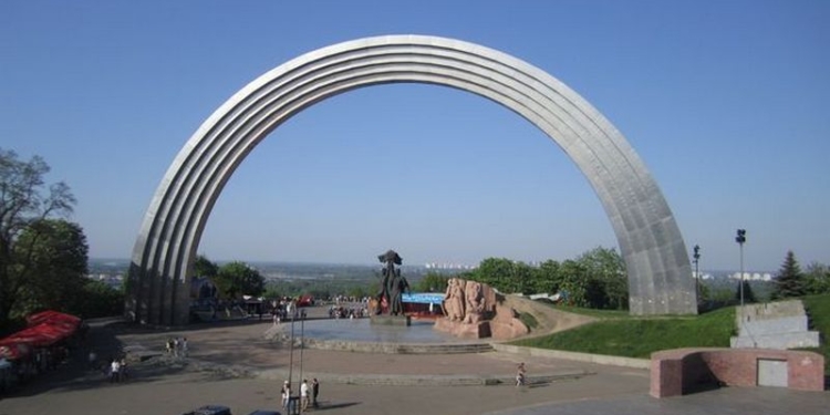 Памятник дружбы народов в центре Киева демонтируют – вместо него может появиться монумент погибшим воинам АТО