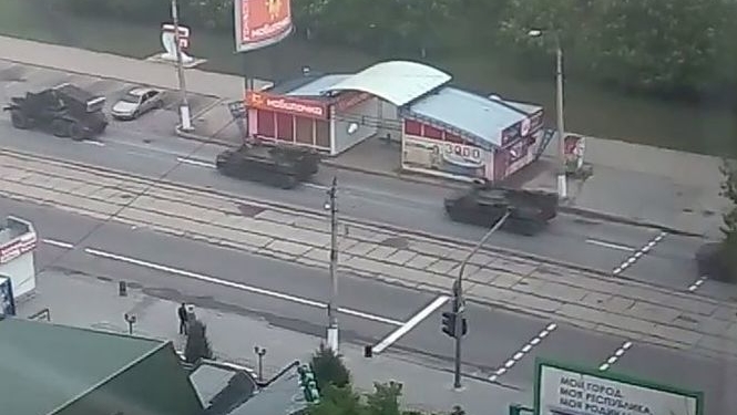 В Луганск въехала колонна военной техники. Вторая за неделю