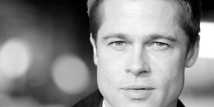 Брэд Питт на глазах у толпы спас ребенка