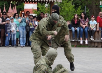 Песни, танцы и детский спецназ в «Сказке»