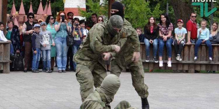 Песни, танцы и детский спецназ в «Сказке»