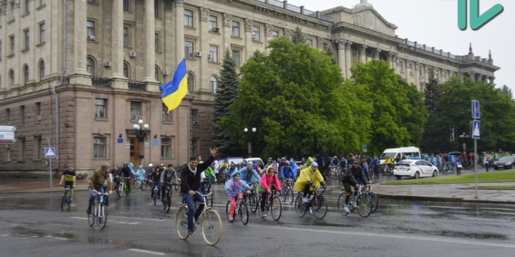 Самые стойкие и смелые: в дождь на Велодень в Николаеве выехали 300 николаевских велосипедистов