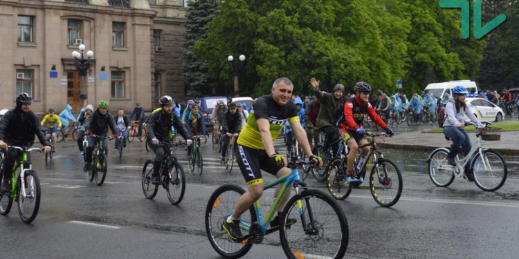 Самые стойкие и смелые: в дождь на Велодень в Николаеве выехали 300 николаевских велосипедистов