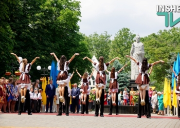 «Элита Николаева»: в Каштановом сквере наградили выпускников 2016 года