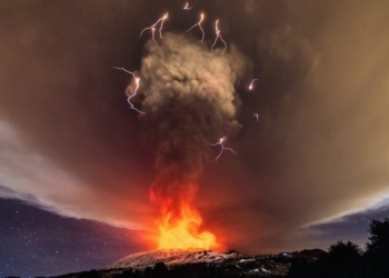 В Италии началось извержение самого большого вулкана в Европе