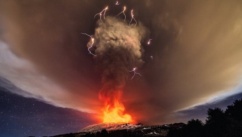 В Мексике активизировалось извержение вулкана Колима 1
