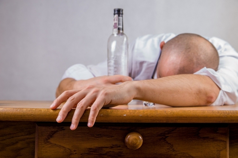 Под Киевом в результате употребления суррогатного алкоголя умерли 6 человек 1