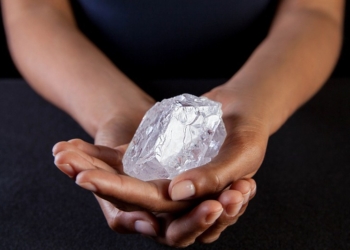 В Лондоне на аукцион выставят алмаз величиной с теннисный мяч