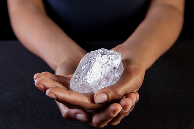 В Украине вырастили самый большой в мире искусственный алмаз (ВИДЕО) 1