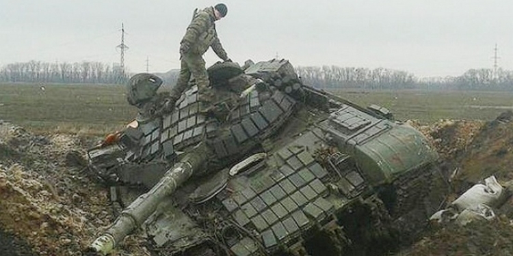 Британские эксперты посчитали потери боевой техники Украины и России за два года войны на Донбассе