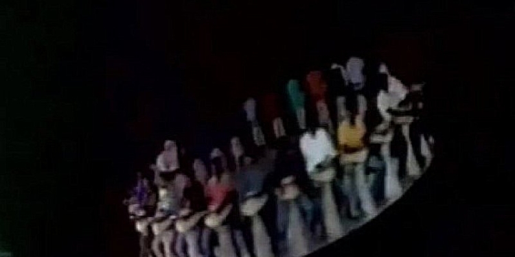 В индийском парке рухнул аттракцион с людьми
