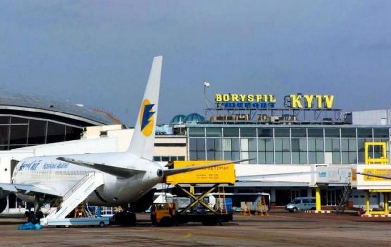 В Борисполе самолет выкатился за взлетную полосу. Но аэропорт уже работает 1