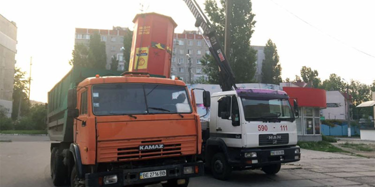 На Намыве начали демонтаж киосков и “позвонишек”