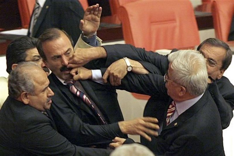 Нашим есть куда расти: массовая драка в турецком парламенте 1