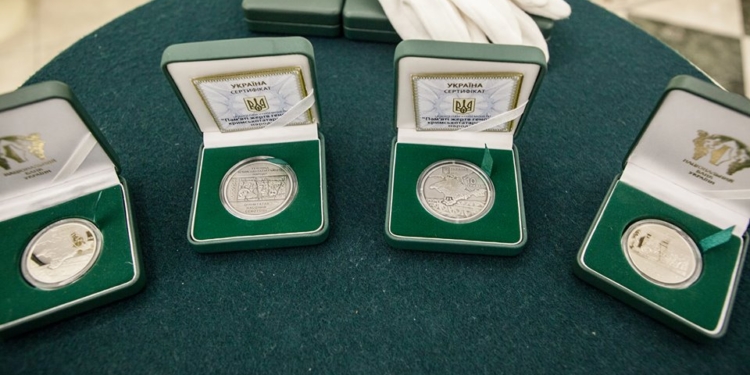 НБУ презентовал монеты в память жертв геноцида крымскотатарского народа