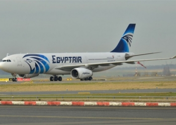 Самолет EgyptAir с 69 людьми на борту исчез с экранов радаров по пути из Парижа в Каир