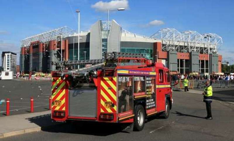 Матч чемпионата Англии по футболу перенесли из-за обнаружения взрывчатки на одном из секторов стадиона 1