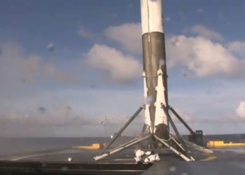 Первая ступень ракеты Falcon 9 в третий раз успешно приземлилась на морскую платформу