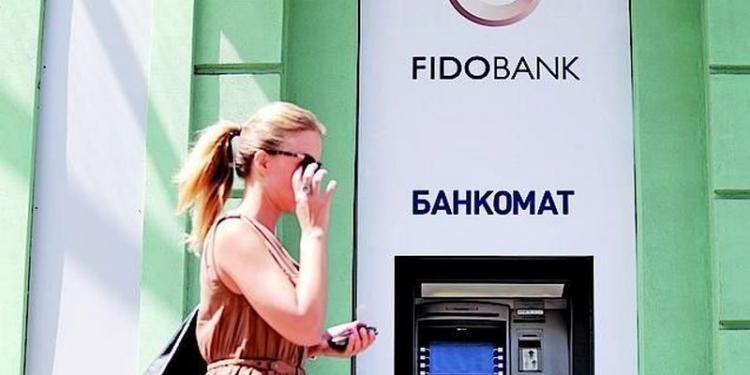 «Фидобанк», входящий в 30-ку крупнейших в Украине, официально признали банкротом