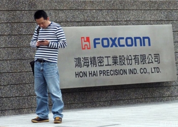 Тайваньская компания Foxconn заменила роботами 60 тысяч работников