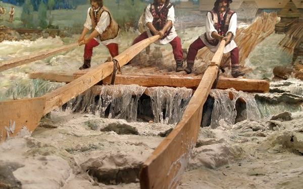 Как в Карпатах сплавляли лес по рекам в 1965 году. Редкое видео