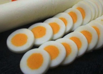 Как делают прямые яйца в Дании