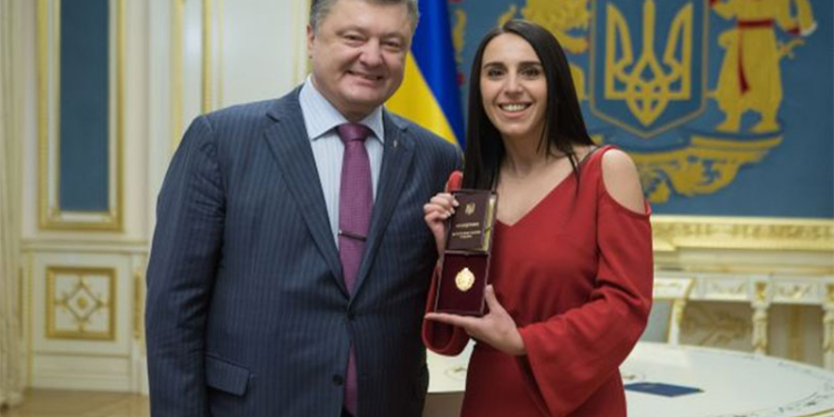“Это фантастическая победа”: Порошенко присвоил Джамале звание народной артистки