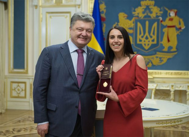 "Это фантастическая победа": Порошенко присвоил Джамале звание народной артистки 1