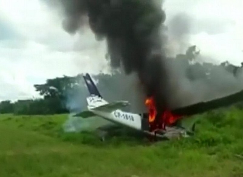 В Перу полиция сбила самолет с кокаином 1