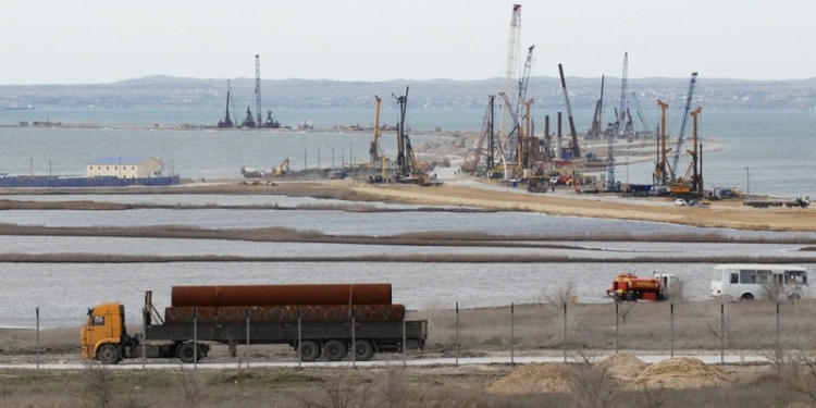 Россия планирует запустить поезда по Керченскому мосту до 2019 года